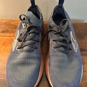 Brooks Leviatate Woman’s  Blue Running Shoes